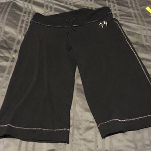 GREEN APPLE BLACK CAPRI CROP YOGA PANTS SIZE Large